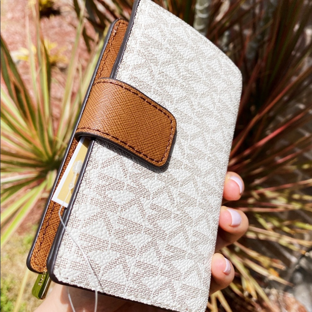 Michael Kors Bifold Wallet MK Coin Pouch Vanilla - Picture 4 of 8